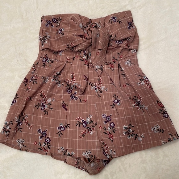 Olive scent strapless tie front romper - Picture 2 of 5